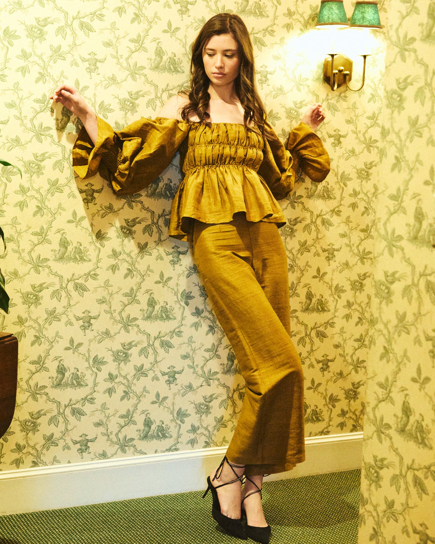 Elisabeth in Ochre