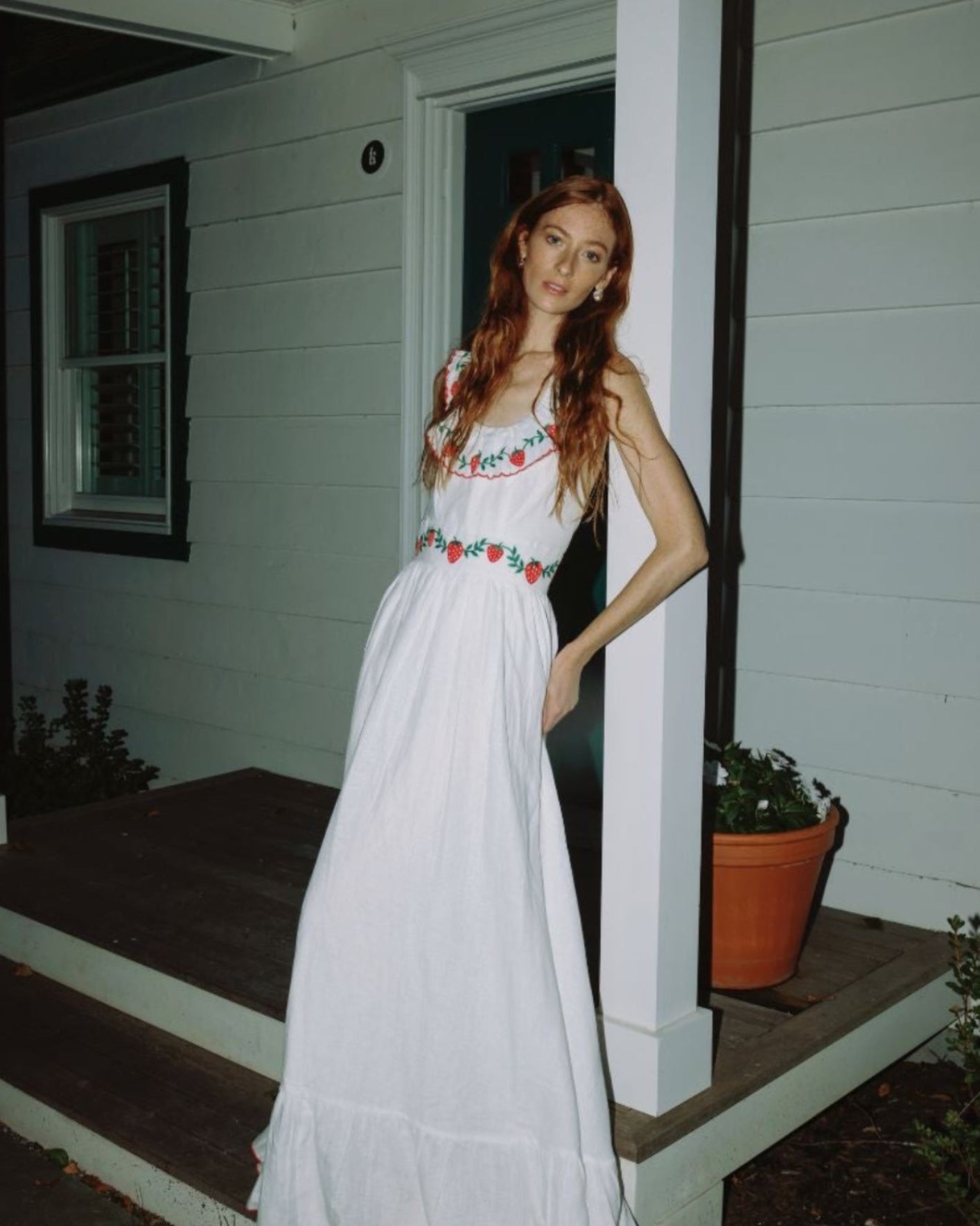 white strawberry dress Margot in Garden With a front zipper Size:US 16 / UK 20 / EU 46 FRENCH BLUE AND WHITE colour: cream-and-pink-floral-print-one-shoulder-pleated-satin-midi-dress
