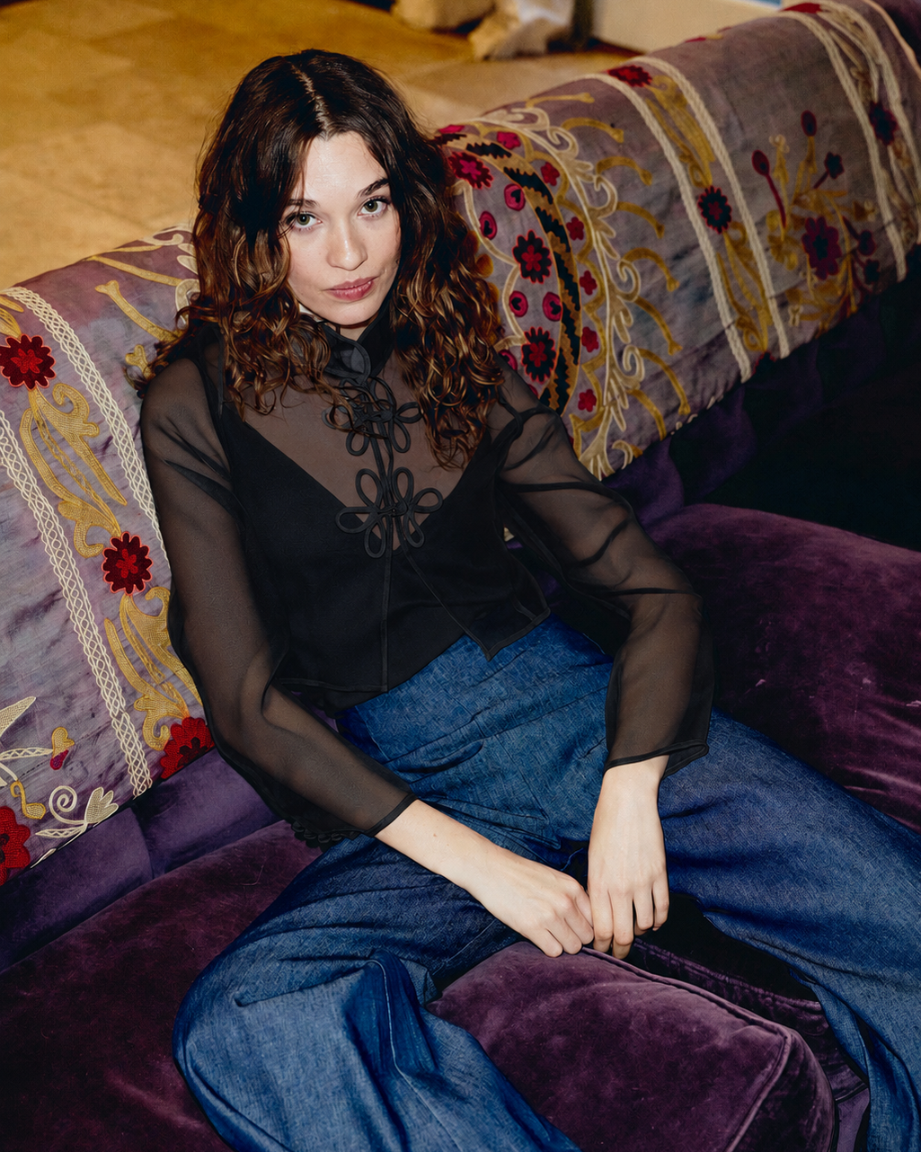Juliet Chaquet in Noir